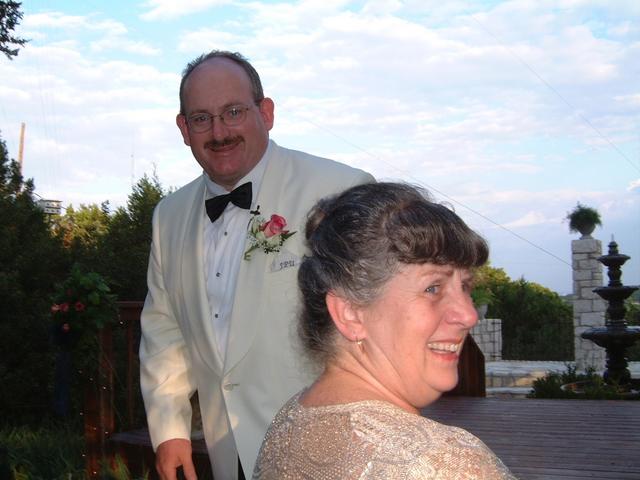 2003/10(Oct)/03(Urbik-Wedding)/640x480_2003-10-05 18-01-14.JPG